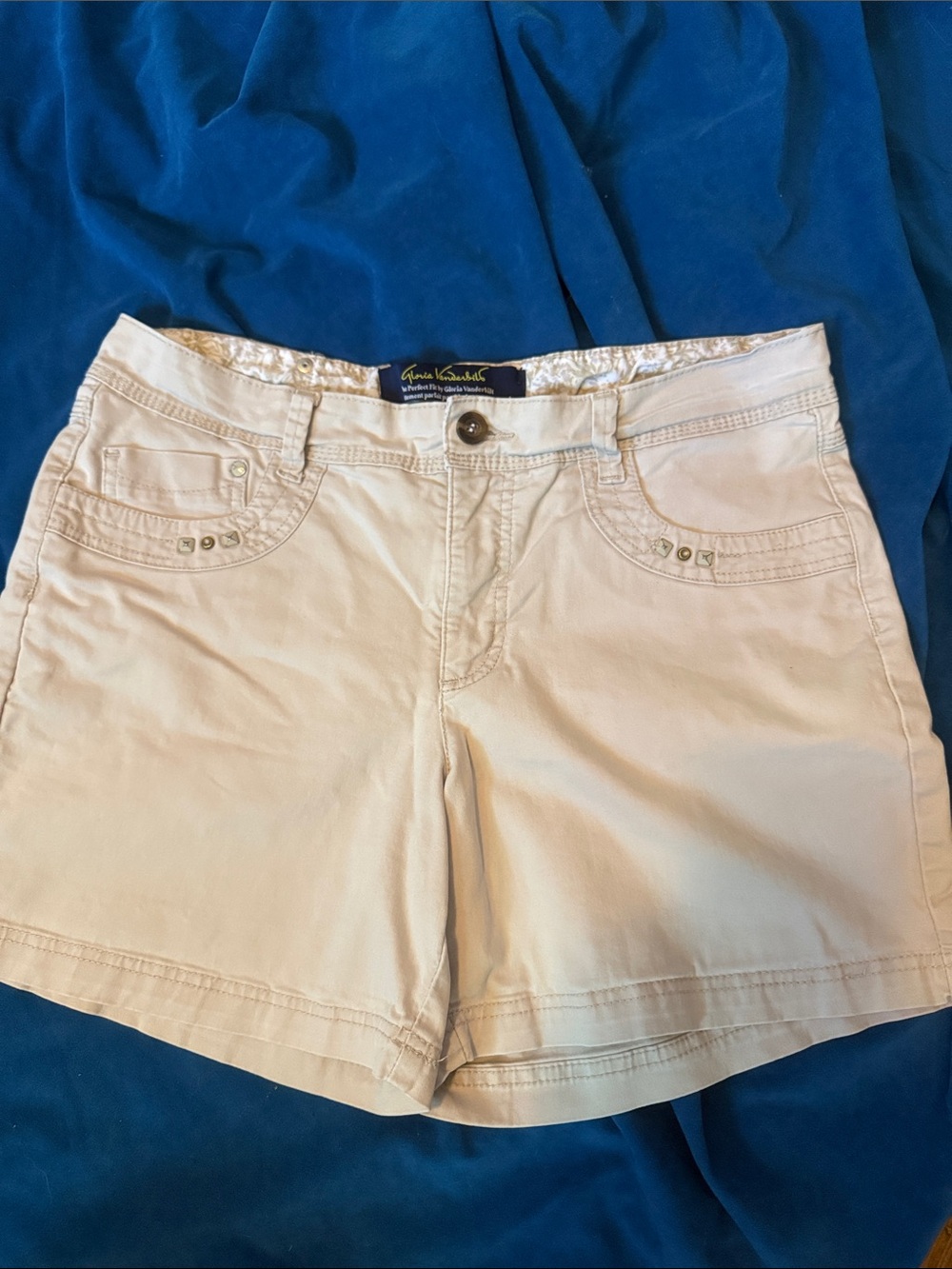 Gloria Vanderbilt size 10 Light Beige Women’s Casual Shorts - Unknown Brand